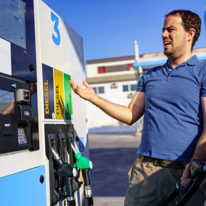 Gasolineras baratas y aditivos en plena crisis de Irán: ¿sirve de algo pagar más por el combustible?