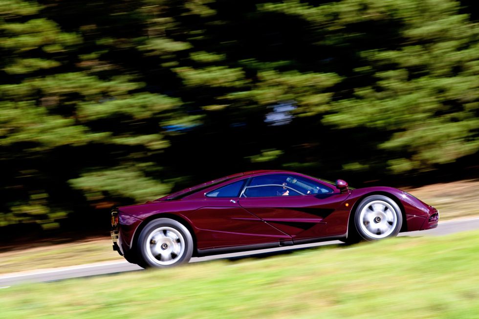 10. McLaren F1 // 386 km/h