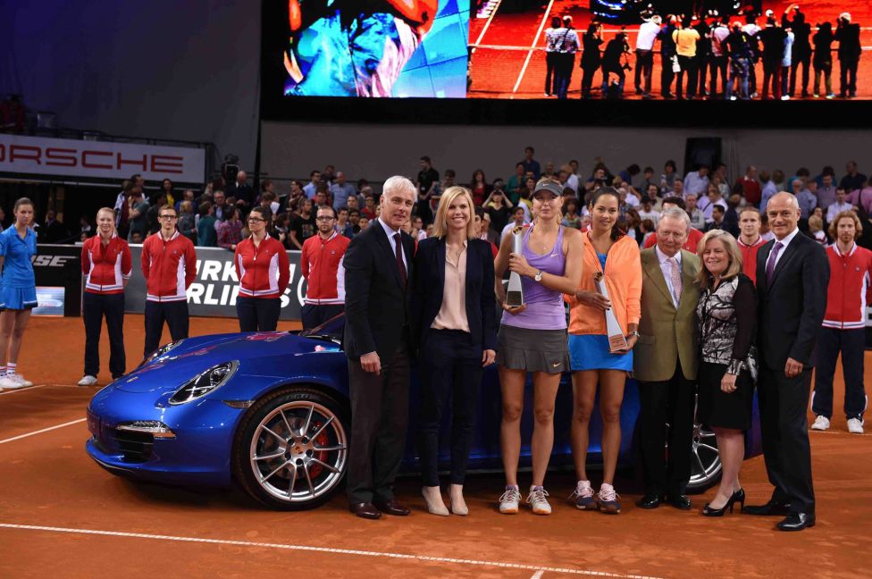 Sharapova gana un Porsche 911 Targa en Stuttgart