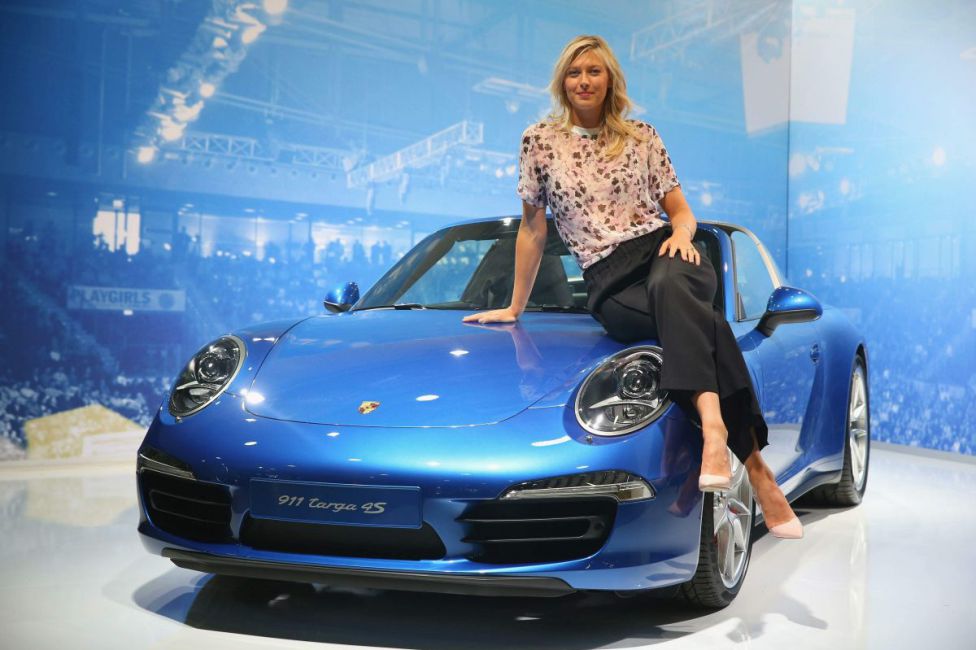 Sharapova gana un Porsche 911 Targa en Stuttgart