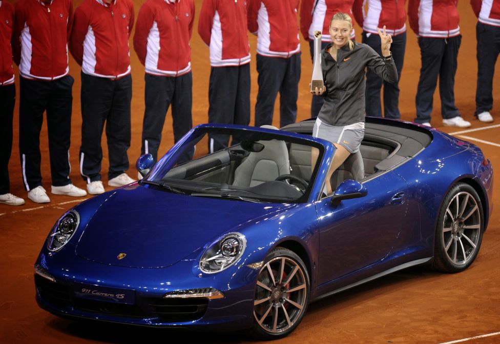 Sharapova gana un Porsche 911 Targa en Stuttgart
