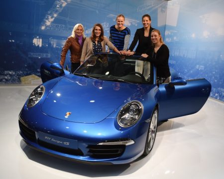 Sharapova gana un Porsche 911 Targa en Stuttgart
