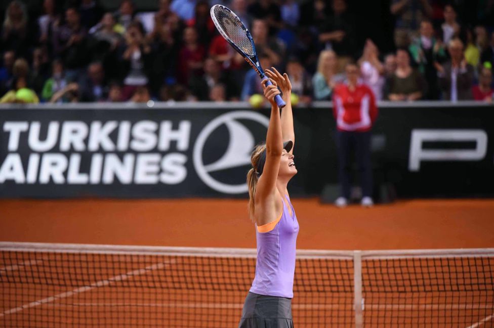 Sharapova gana un Porsche 911 Targa en Stuttgart