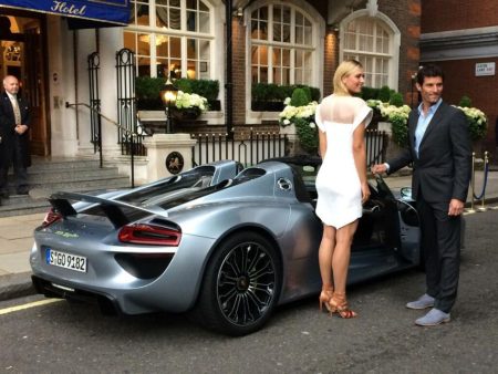 Sharapova y el Porsche 918 Spyder en Wimbledon