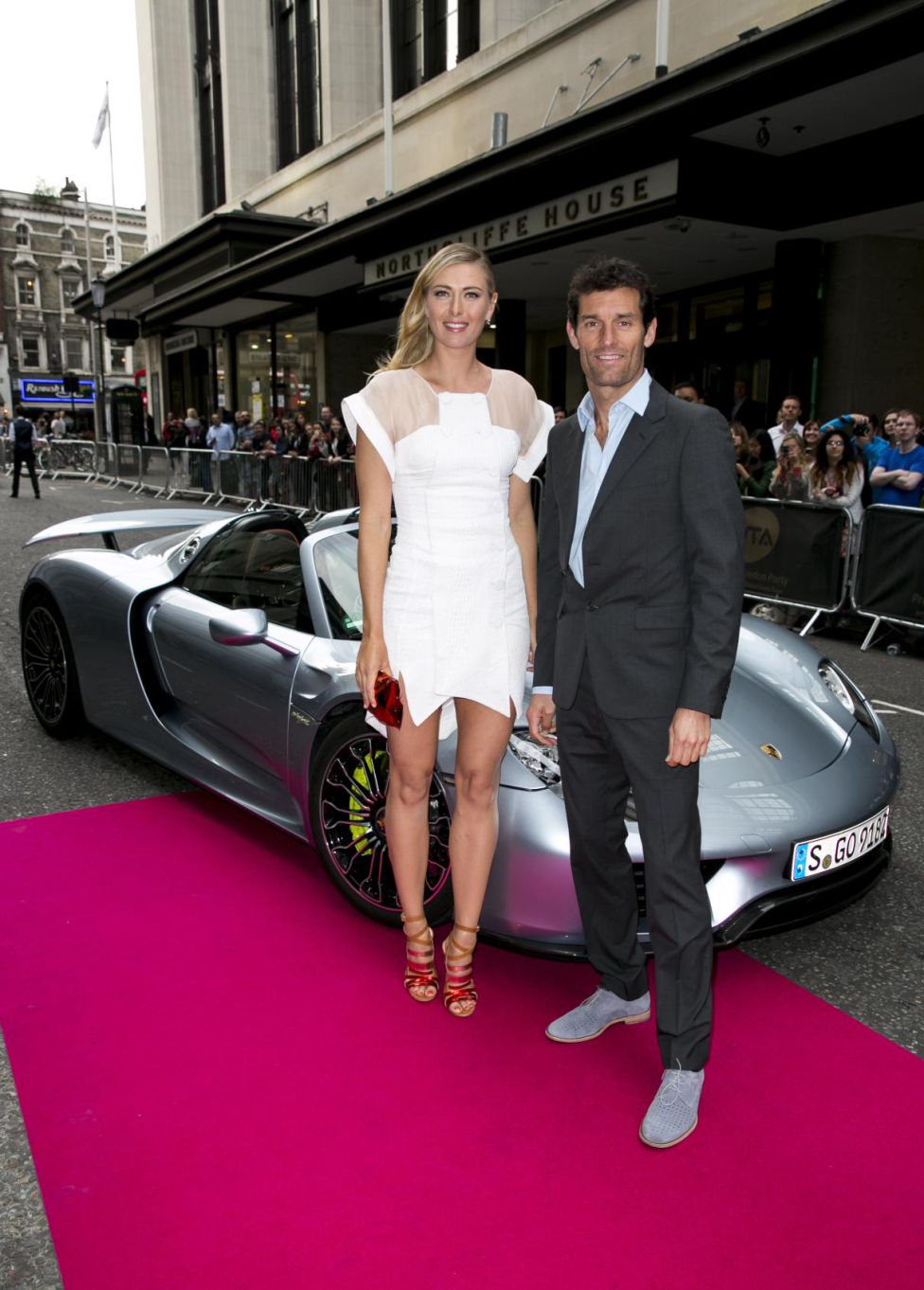 Sharapova y el Porsche 918 Spyder en Wimbledon