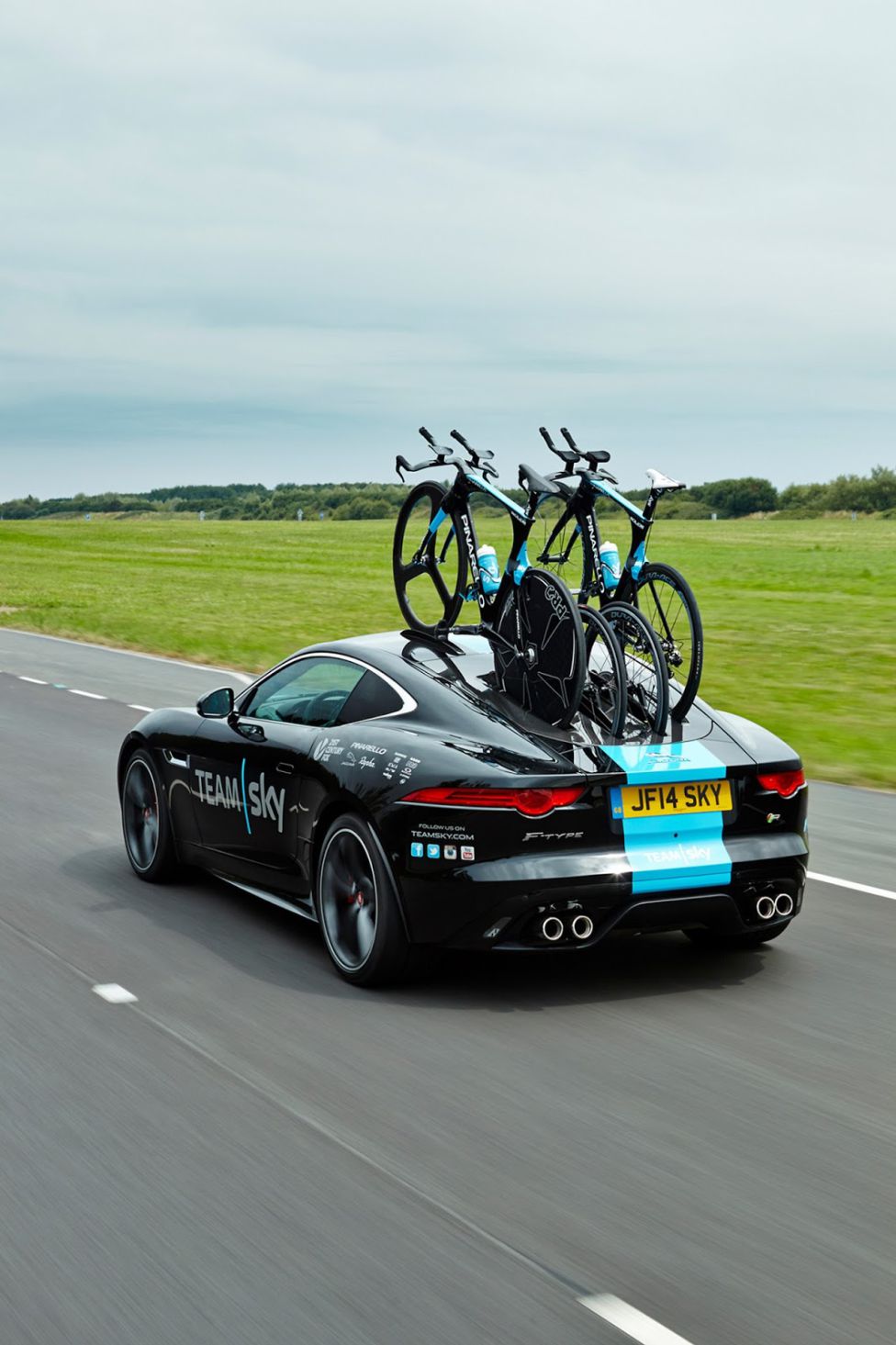 F-Type R Coupé Team Sky