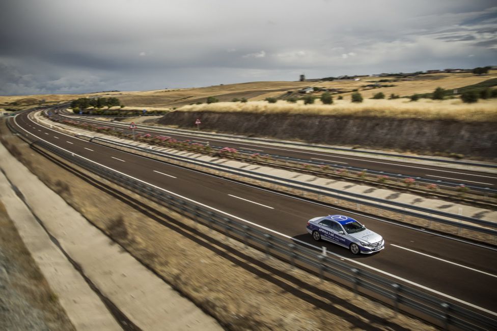 Mercedes E 300 BlueTEC híbrido, de África a Reino Unido