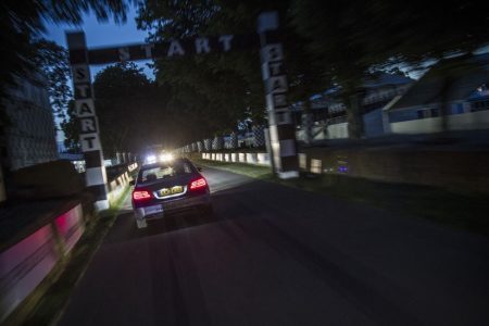 Mercedes E 300 BlueTEC híbrido, de África a Reino Unido