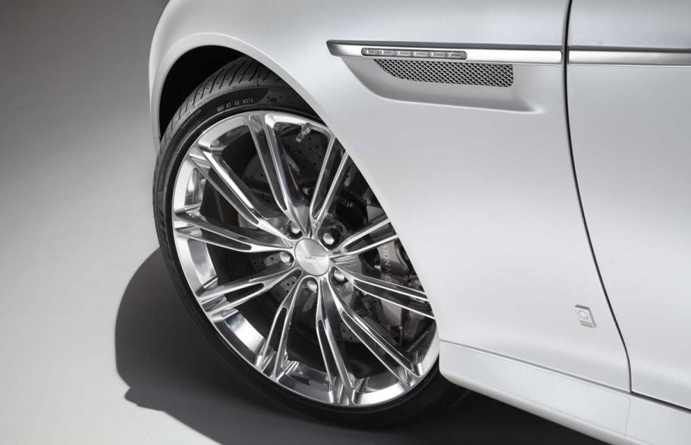 Aston Martin DB9 Morning Frost