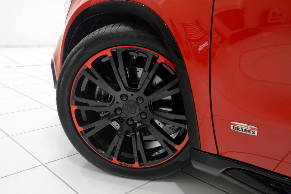 Brabus lleva el Mercedes GLA 45 hasta los 400 CV