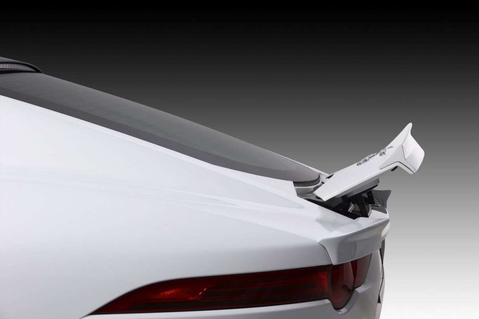 Piescha perfecciona el F-Type