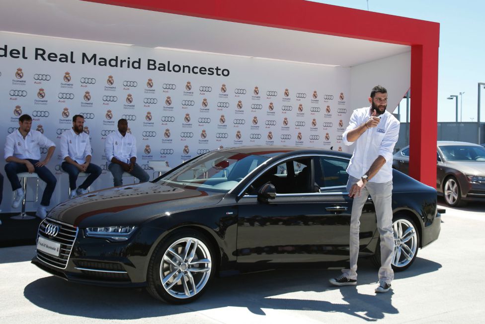Audi entrega sus coches al Real Madrid Baloncesto