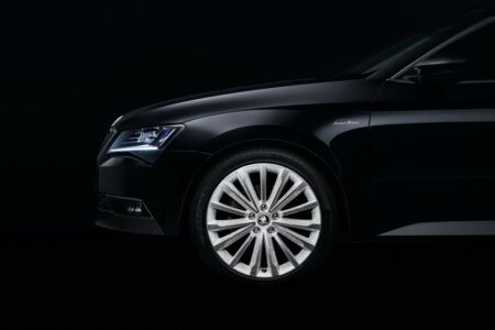 Skoda Superb Black Cristal