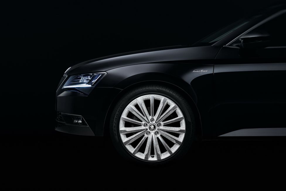 Skoda Superb Black Cristal