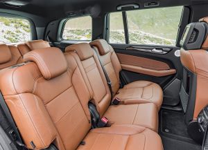 El GLS incluye siete plazas en tres filas: 2+3+2.