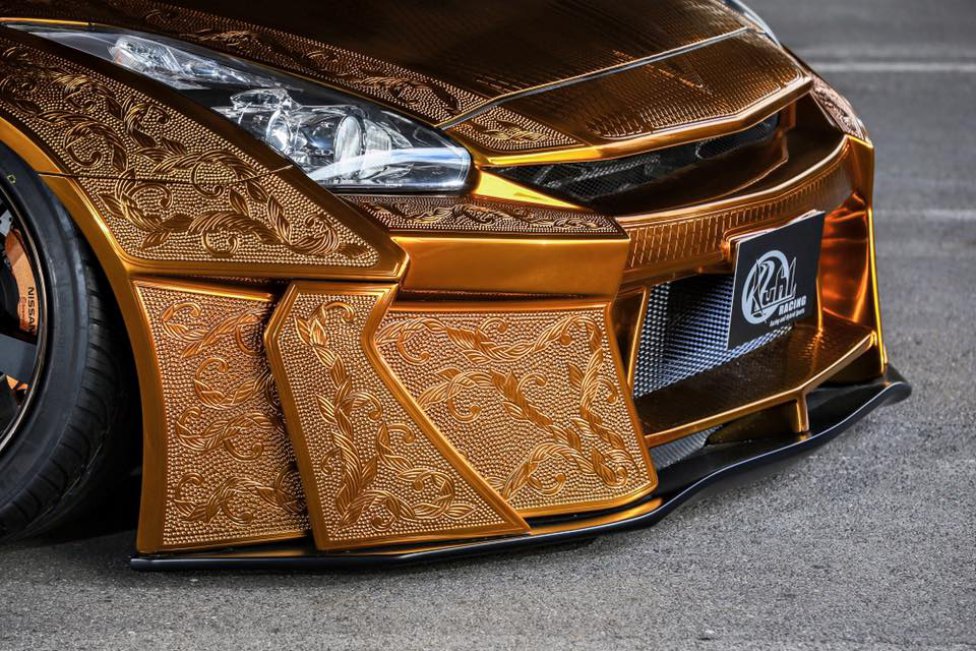 Oro cromado esculpido para el Nissan GT-R más llamativo