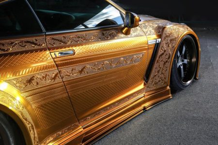 Oro cromado esculpido para el Nissan GT-R más llamativo