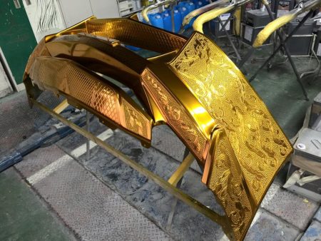 Oro cromado esculpido para el Nissan GT-R más llamativo