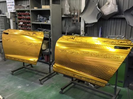 Oro cromado esculpido para el Nissan GT-R más llamativo
