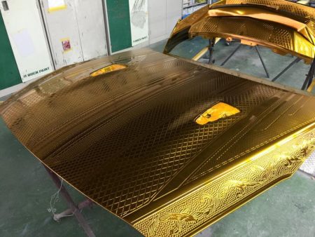 Oro cromado esculpido para el Nissan GT-R más llamativo