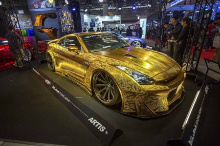 Oro cromado esculpido para el Nissan GT-R más llamativo