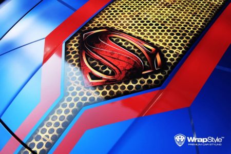 Superdeportivo de día y superhéroe de noche