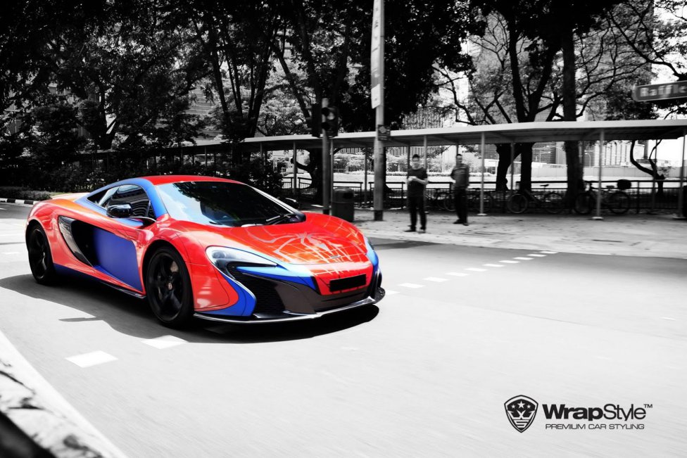 Superdeportivo de día y superhéroe de noche